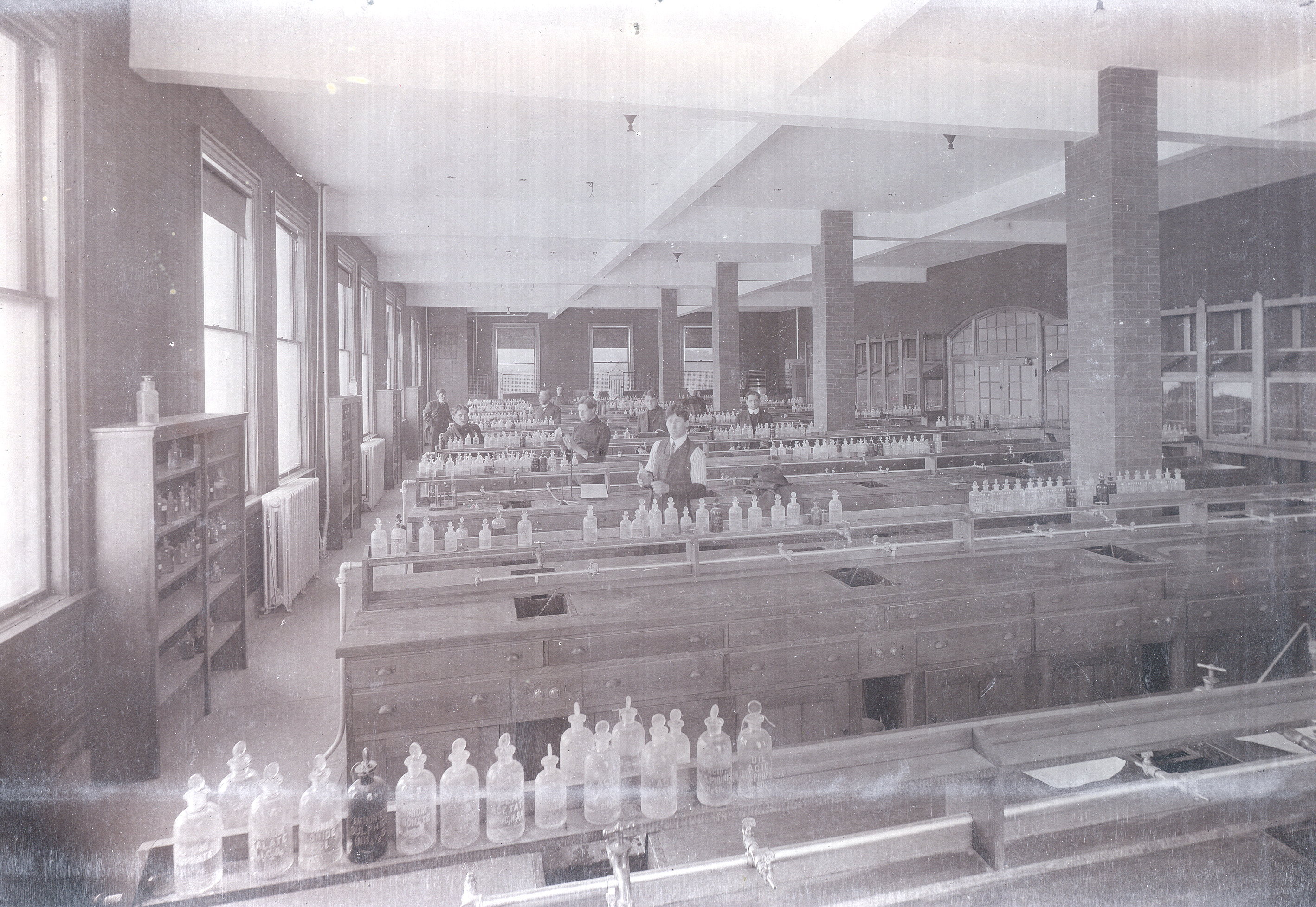 Palmer Hall Chemistry Lab circa 1906 <span class="cc-gallery-credit"></span>